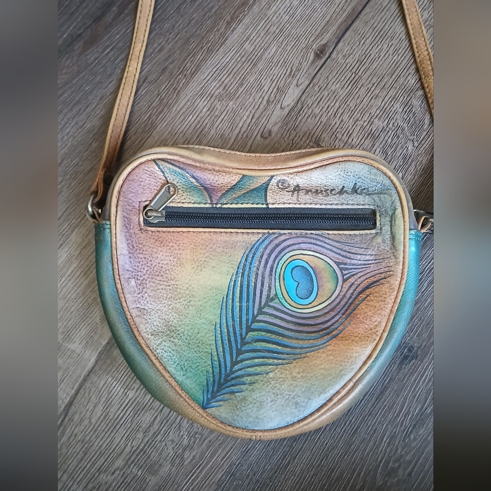 Anuschka hand-painted leather shoulder bag heart shape Peacock Feather Floral - Picture 4 of 12